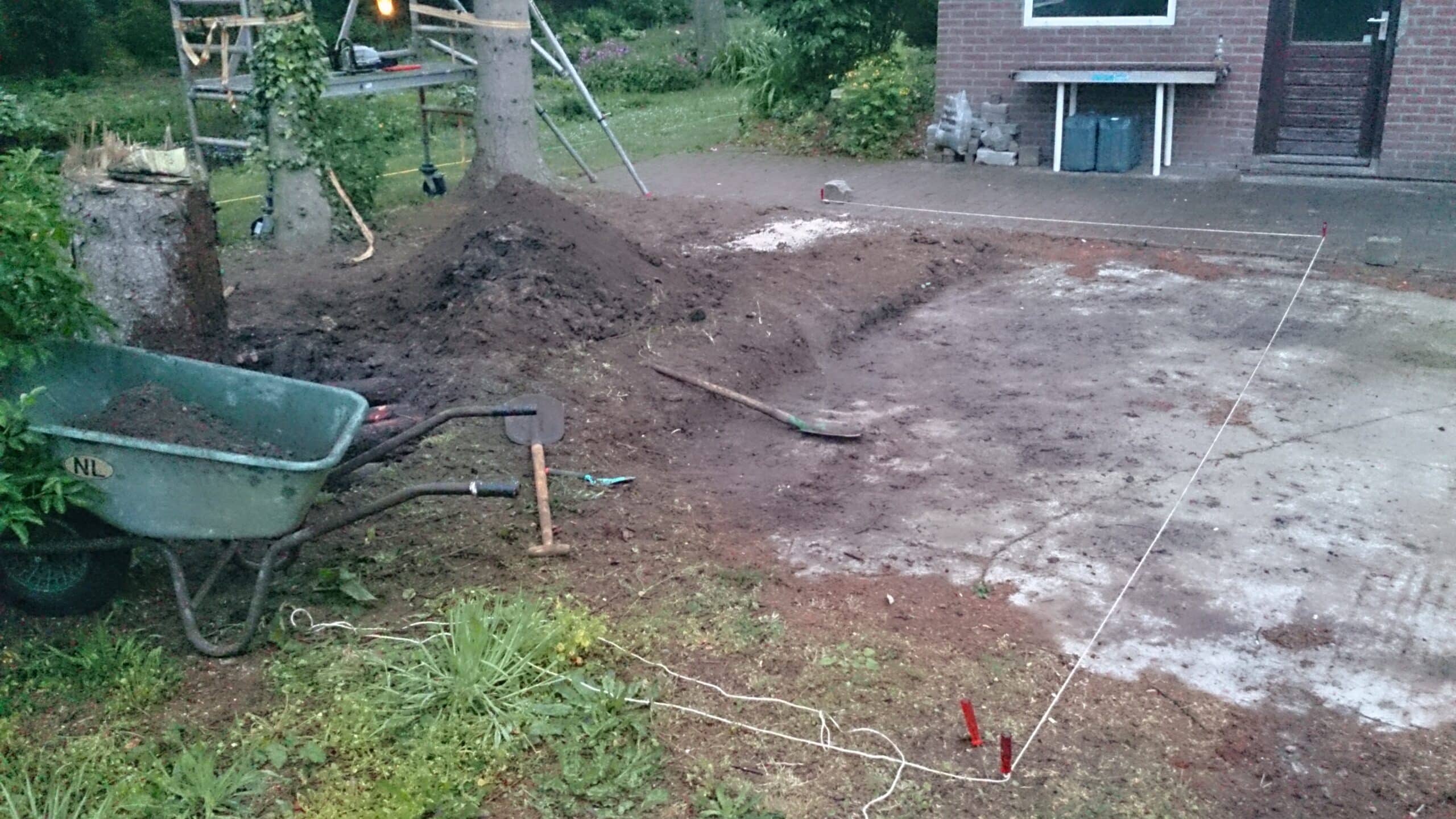 De laatste boomwortel. Het heeft me 3 weekenden gekost om deze weg te krijgen. Er moest uiteindelijk