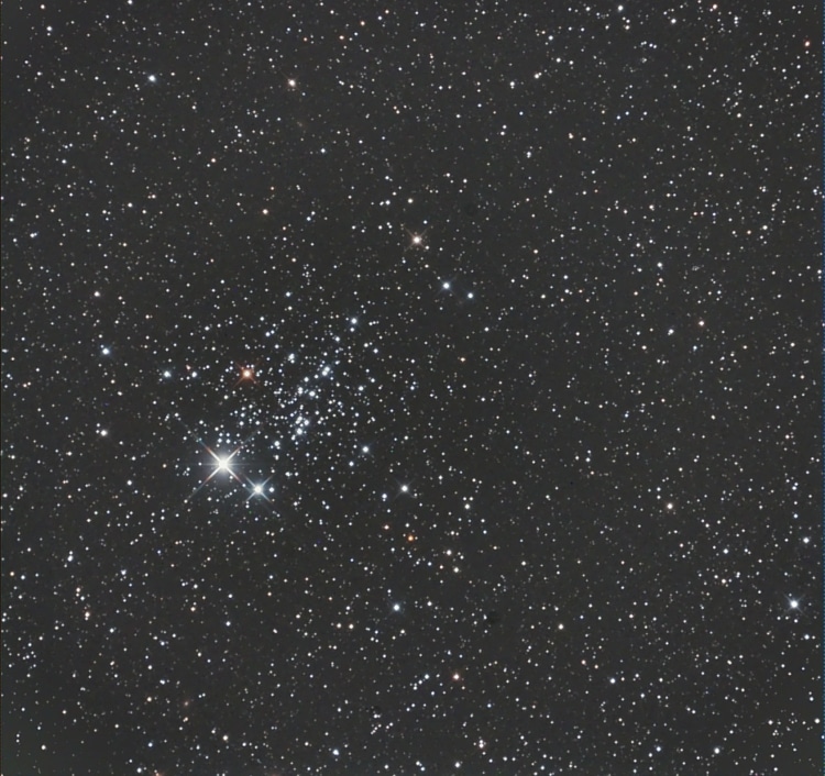 Hier als afsluiting een opname van NGC 457 in Cassiopeia, een bijzonder mooie sterrenhoop. Gegevens 