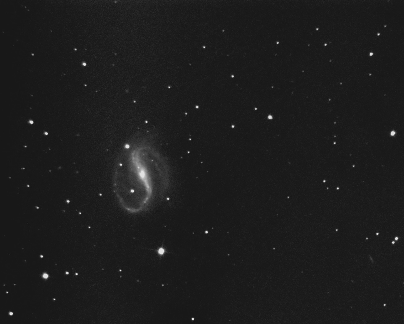 Dit is NGC 7479 in Pegasus, er staan nog zwakkere stelsels op. Ook gemaakt met de 300mm F 4 en de AT