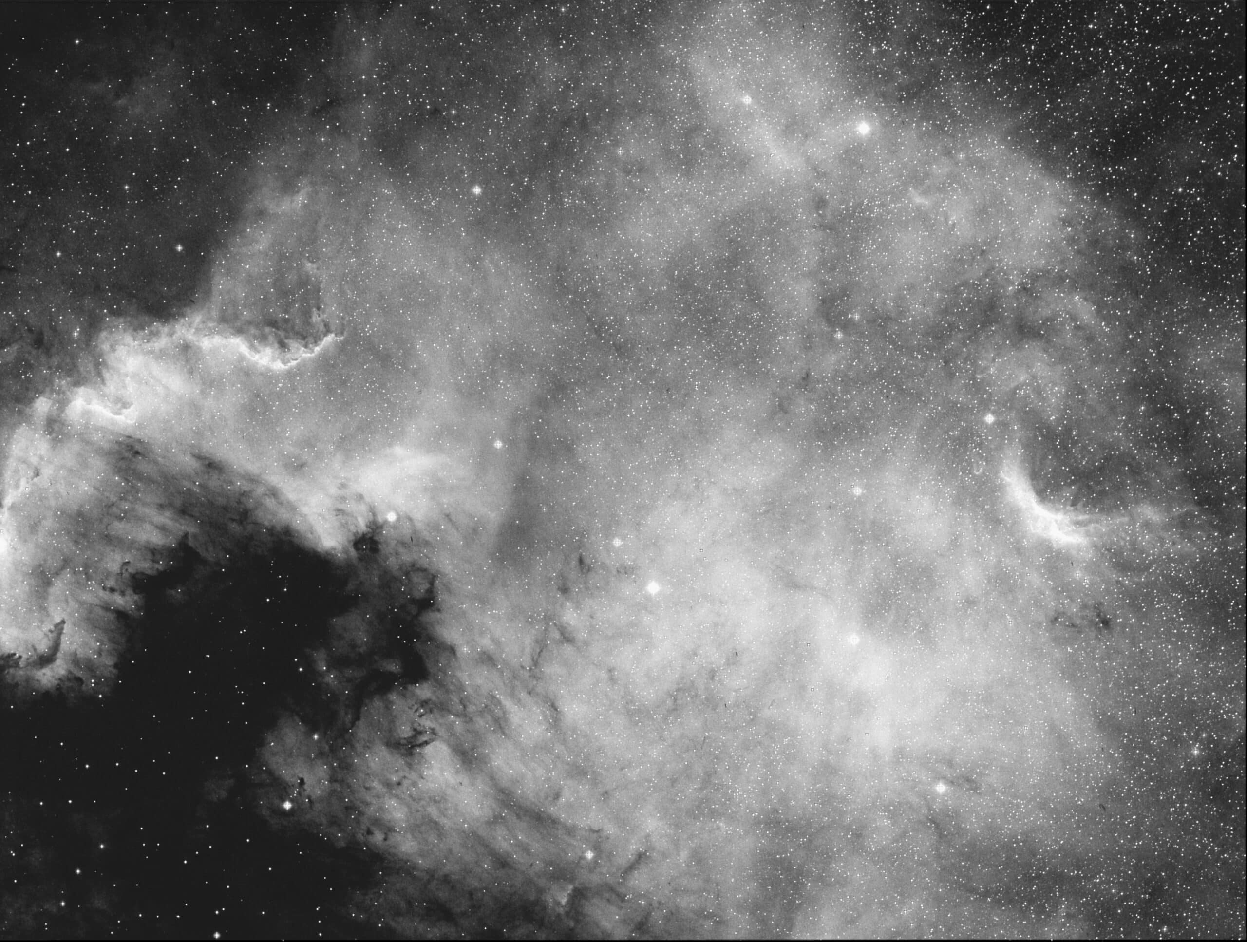 Dit is NGC 7000 opgenomen met de FSQ 106mm F 5 en de STT 8300 M met een H Alfa filter, 4 opnamen van