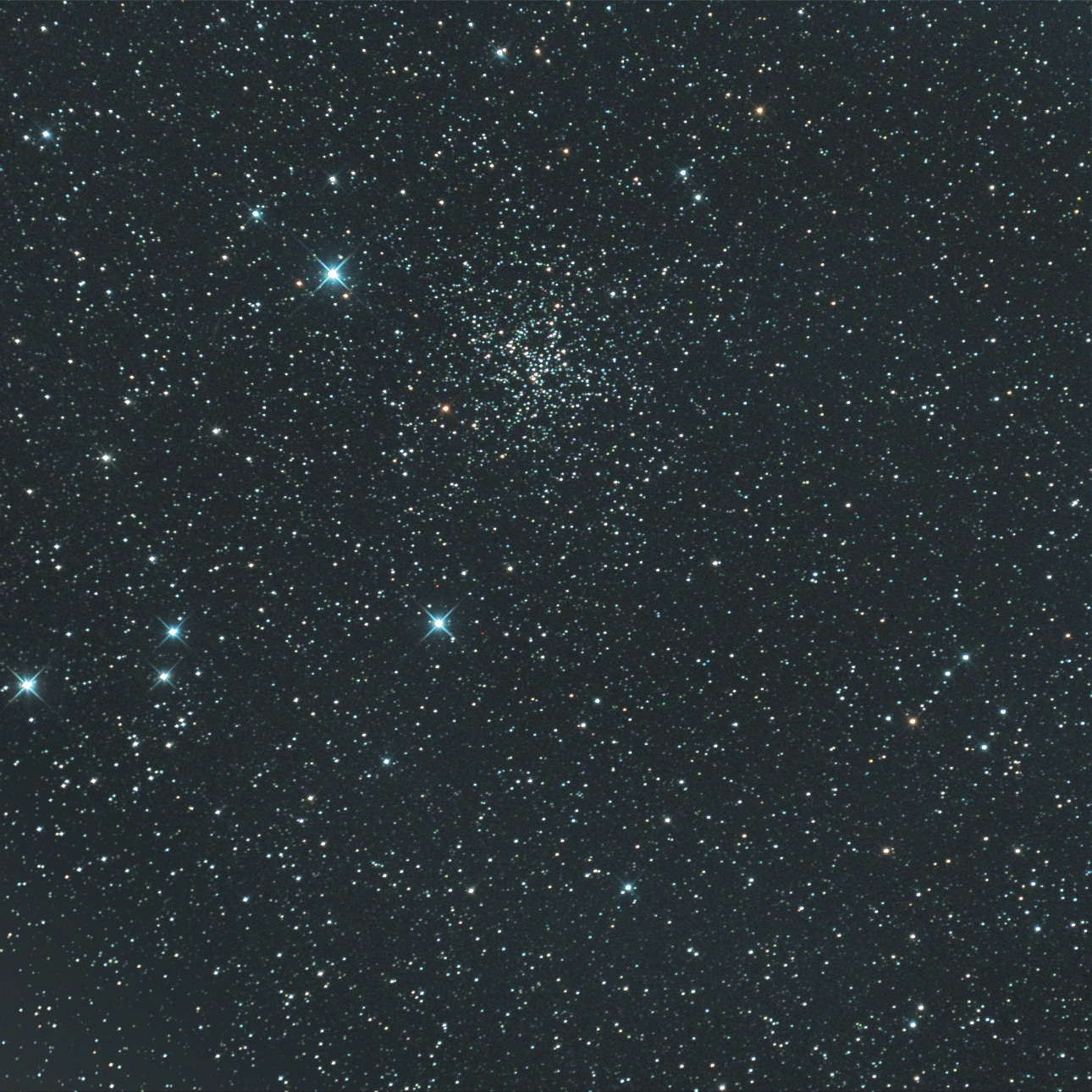 En nu komen de mooie platen. NGC 6819 is ook een fraaie sterrenhoop en een dankbaar object in een kl
