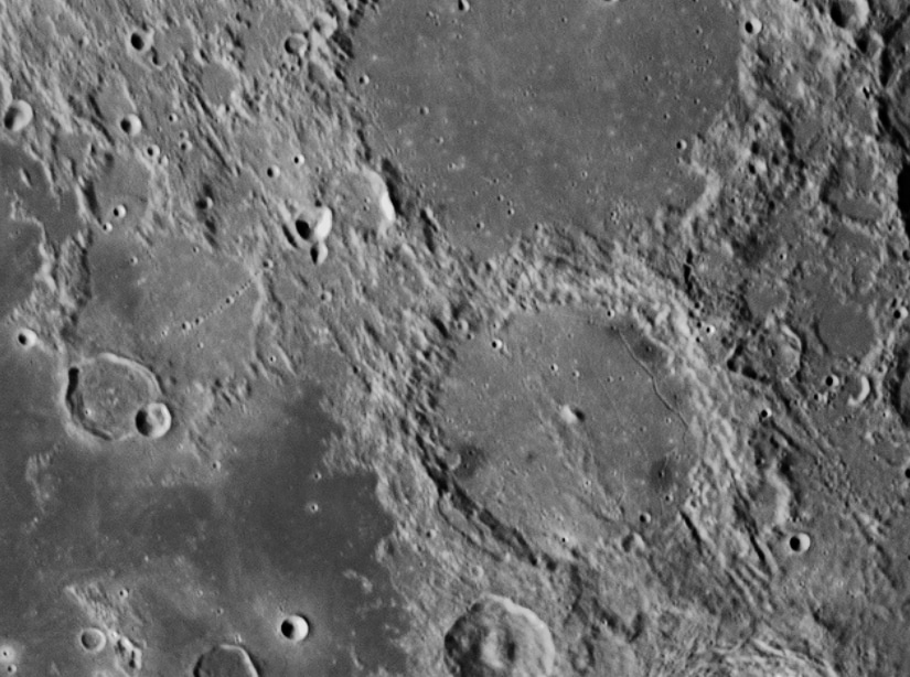 Hier nog een opname van Ptolemeus en Alphonsus waar ook rillen te zien zijn, in Ptolemeus zijn vele