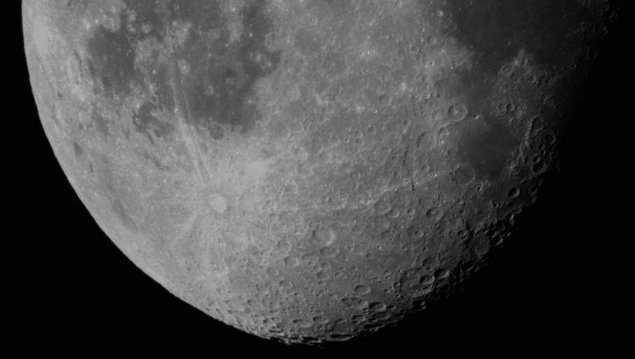 Hierbij een foto van de maan genomen op 14-8-2014 om 4,30 uur tussen de wolken door. 2x Barlow, cont