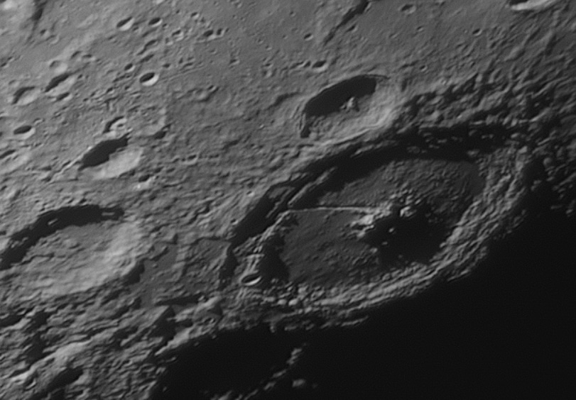 De krater Petavius was afgelopen nacht mooi te zien na al die plensbuien. Gemaakt met de 250mm Newto