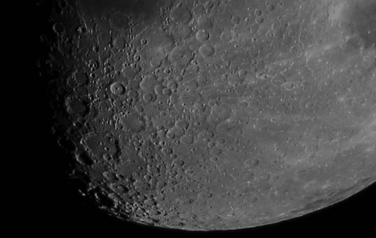 Opname van vrijdagavond 3/10 om ca 22,00 uur. T = 1/25 en ISO 400 scherpgesteld met live view en Bat