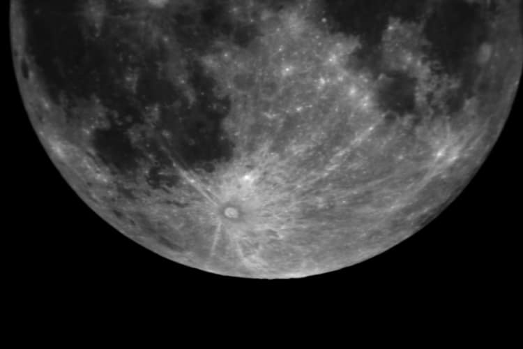 6/11 volle maan detailopname van Tycho. het zicht was niet geweldig. Registax 30 losse foto’s.
