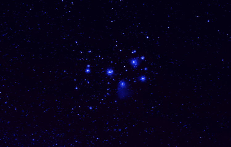 Het zevengesternte in de nacht van zaterdag op zondag ca 1,00 uur. Telelens 200 mm piggy back op de