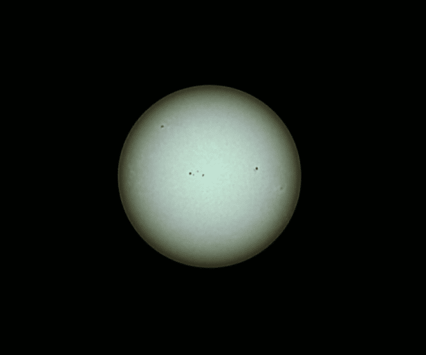 De Zon gefotografeerd op vrijdag (6/2) om ca 2,00 uur F5,6 t=1/4000 ISO 200 11 frames stacked in Reg