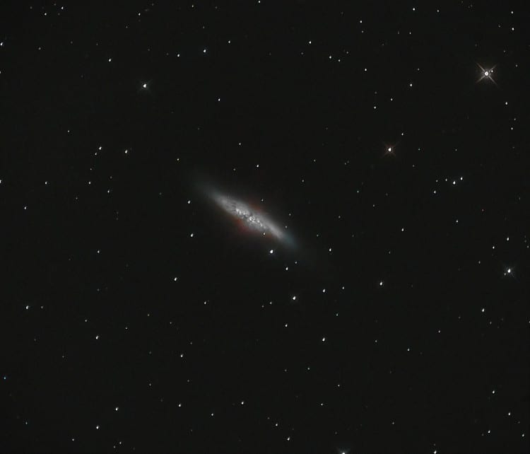 M 82 mocht niet ontbreken, dezelfde opnamegegevens als bij M 81. Untitled1109 M 82 300mm F 4 ST 4000