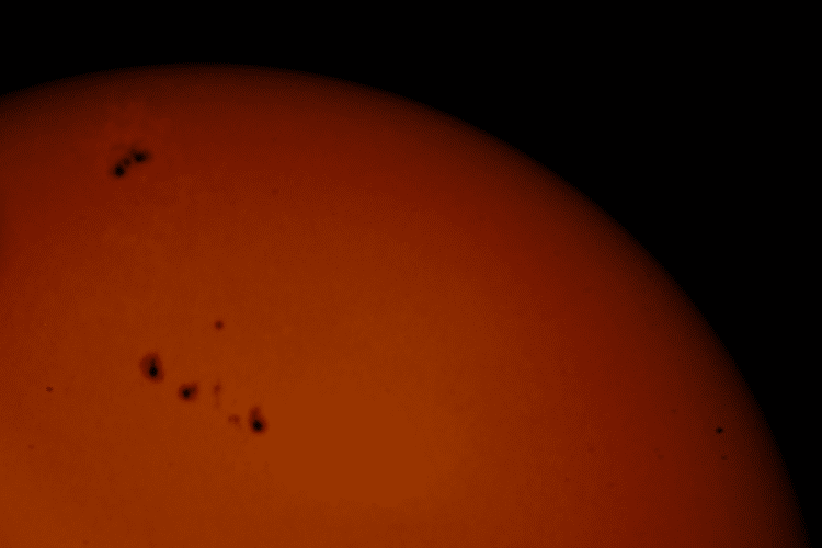 Vanmiddag (15/40 heb ik deze foto van de Zon gemaakt op de sterrenwacht Copernicus m.b.v. de Meade 1