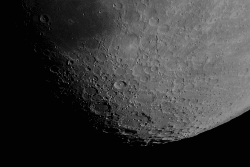 De Maan gisterenavond (28/4) om 22,40 uur met de kraters Clavius,Tycho, Longomontanus en Wilhelm. t=