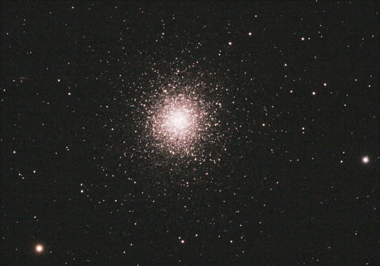 Hier “mijn” M 13 met IC4617(489MLy). Opgenomen op 17 april 2015 Esprit 150ED f/7.0 ̵