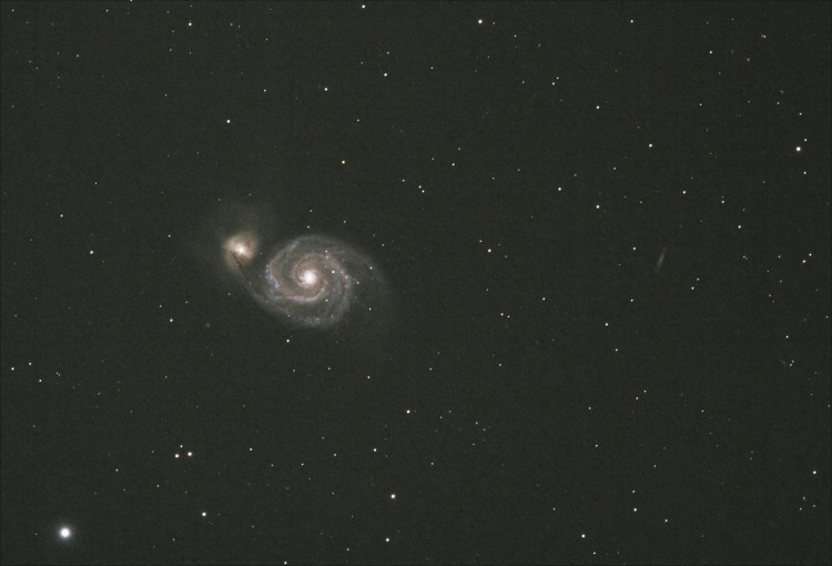 Hupsakee! Nog eentje van 17 april 2015: M51 met NGC5195 en , als je goed kijkt, NGC5169. Opname met
