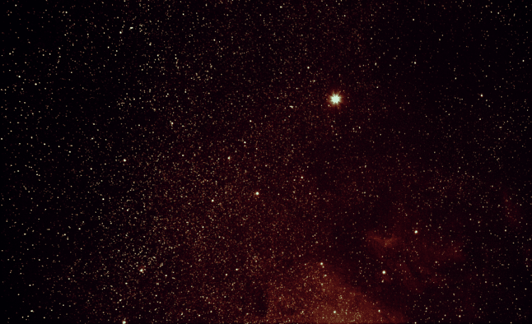Vanmorgen (10/6) om ca 2,00 uur de gaswolken bij Deneb genomen met mijn telelens 200 mm. het was bij