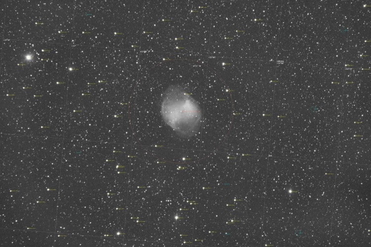 Een L image van M27 (plate solved) van 6 juni 2015, Canon 7D MII ISO 3200, 50s, 17 frames gekalibree