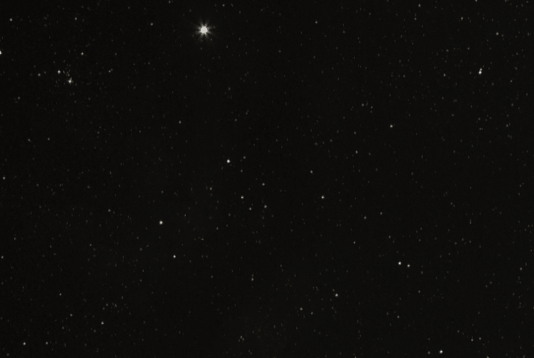 M29 onder Sadr sterrenbeeld de Zwaan. donderdagavond om ca 24,00 uur. F5,6 t=30sec ISO 800 10,5 min