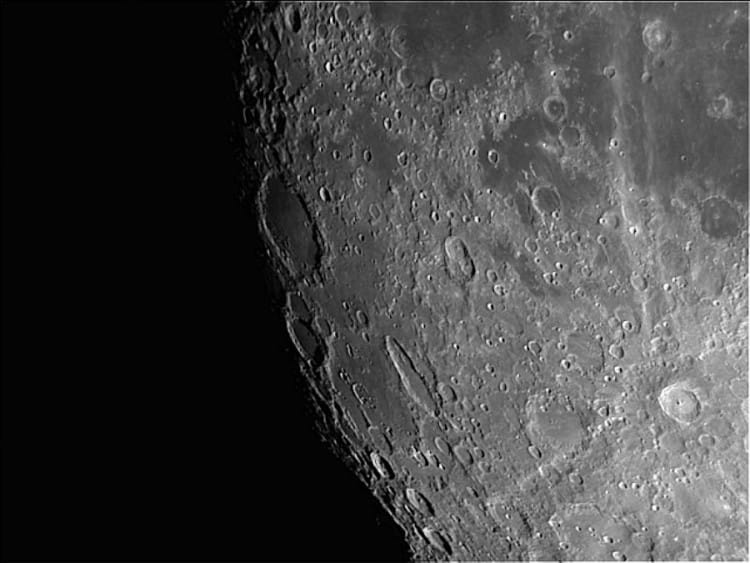 Hier nog eentje van de onderzijde van de Maan, welterusten allemaal. Maan Boren Simon F 4 DMK 618 IR