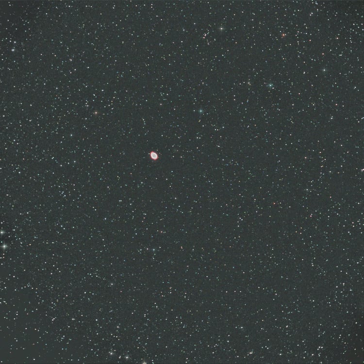 Hier nog een opname van de Ringnevel M 57 4 minuten belicht, ik heb de modus hot pixels bijgesteld e