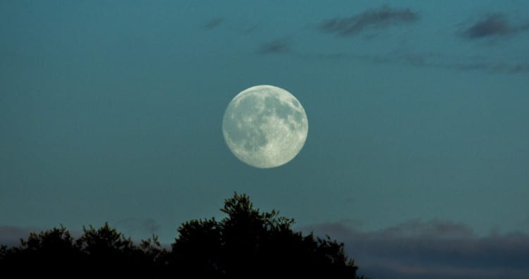 30 juli 2015: “Blue Moon” boven de Ooijpolder. IMG_0233