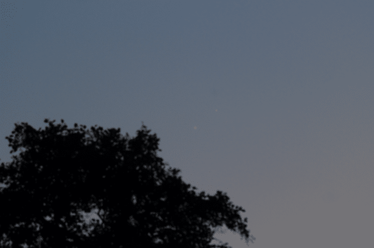 Vanavond (1/7) om 22,50 uur de conjunctie. t=1/40 sec ISO 800 F5,6. Canon 600D en telelens EF 70-200
