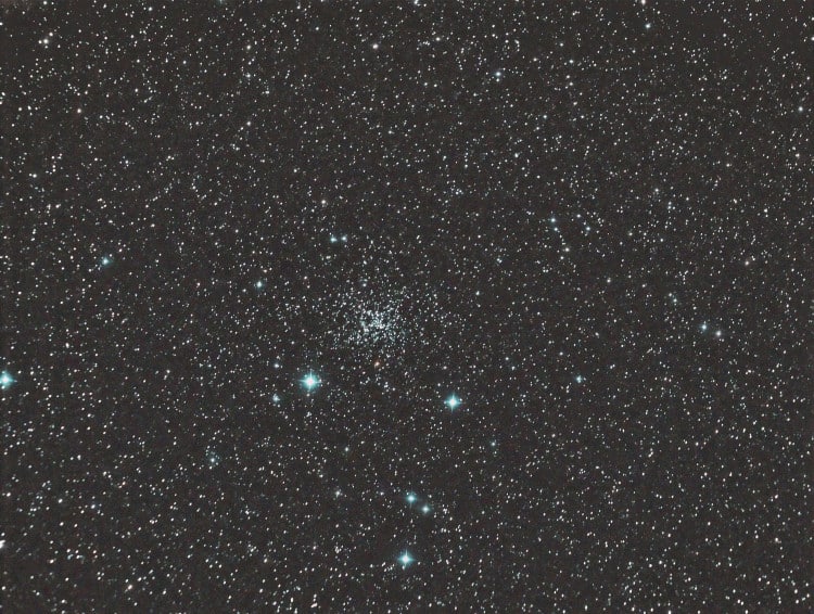 Door een andere bewerking te kiezen kreeg ik de valse kleuren pixels er helemaal uit, NGC 6819 komt