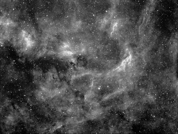Ik had hem de vorige keer maar gedeeltelijk er op staan, maar nu staat NGC 6914 er helemaal op. Deze