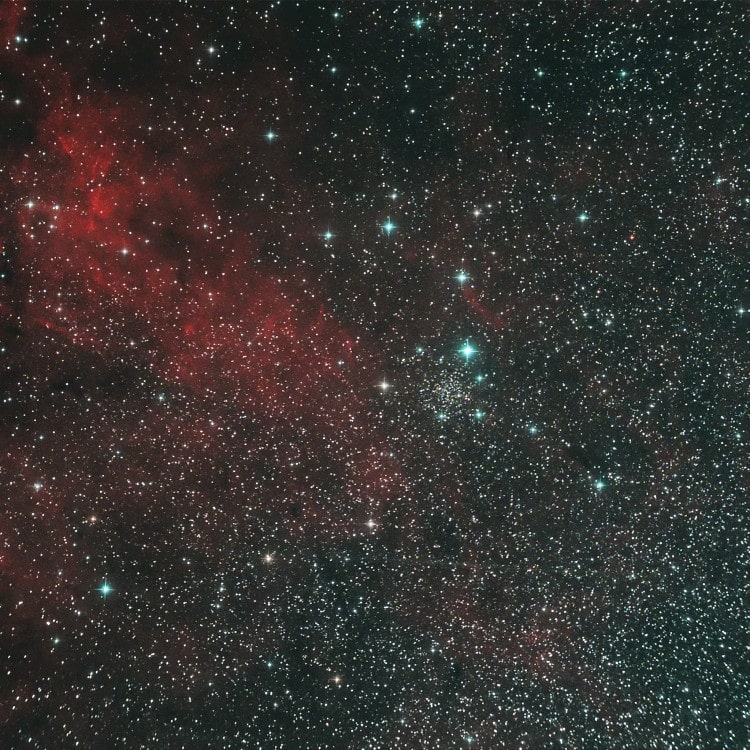 Ik had IC 1311 al eens eerder laten zien maar met een lichtsterk instrument wordt er veel meer zicht