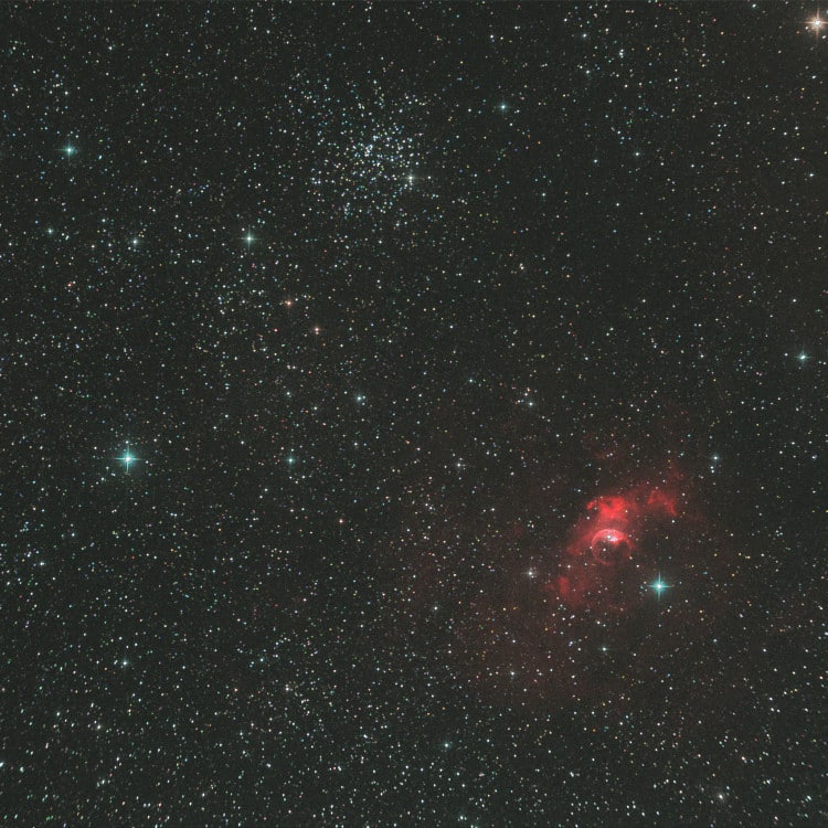 De Boren Simon maakte met F 2,8 en een sterk CLS 4 filter deze opname van M 52 en NGC 7635 de Zeepbe