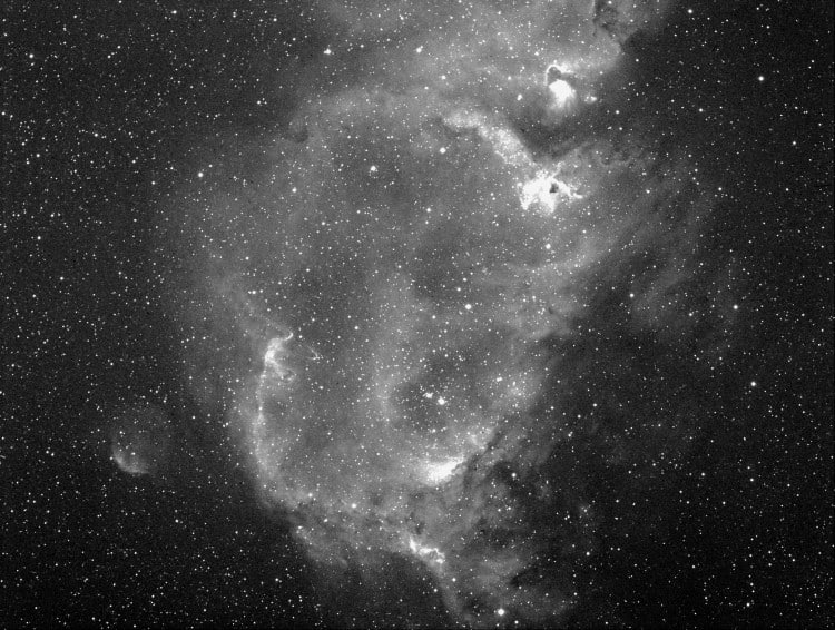 IC 1848 is een vrij groot nevelcomplex die visueel moeilijk te zien is. Een fraaie nevel die nog nie