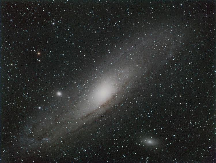 Opname van M 31 in RGB met de STT 8300 M met links een lichte vochtplek of wat anders, moet ik weer 