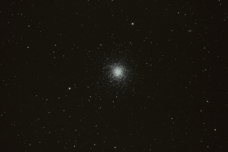 Nog een foto van M 13 in Hercules met de TEC van Copernicus woensdagavond 9-9-2015 5 foto’s va