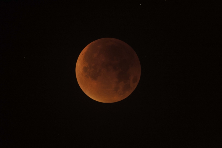Een van mijn >1100 foto’s van de Maan vannacht Maan 04-57 280915 as