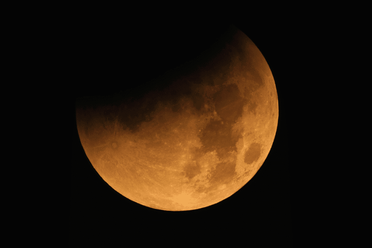 Nog een laatste plaatje genomen om ca 3,30 uur van de oprukkende schaduw van de Aarde. t=1/100 ISO 2