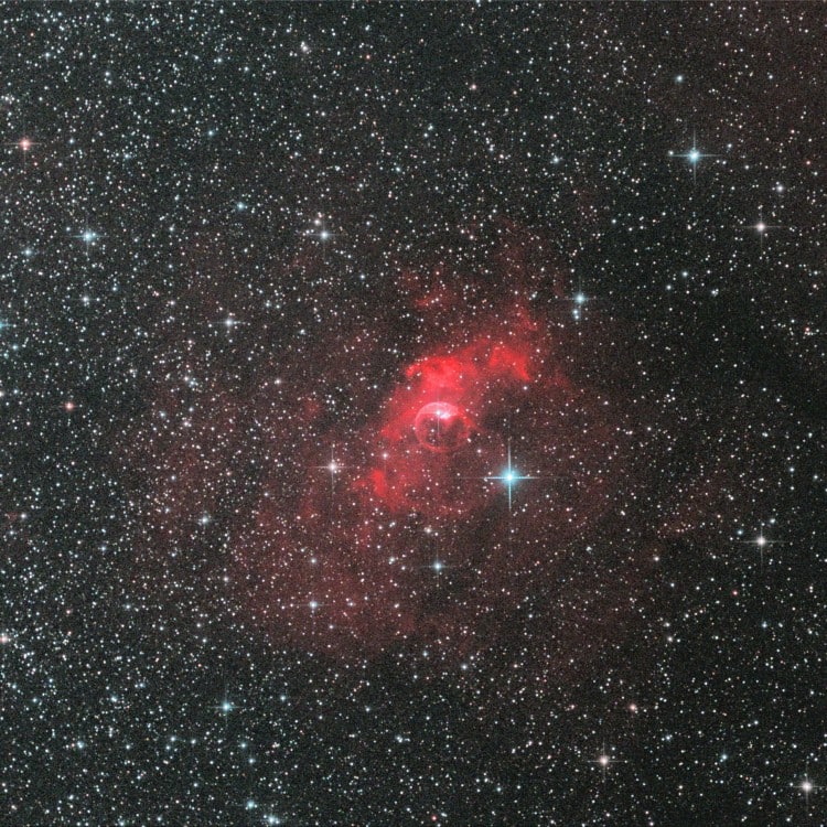 De Zeepbelnevel fraai afgebeeld in de BS 250 F 4 met 15 minuten belichtingstijd door de ST 4000 XCM