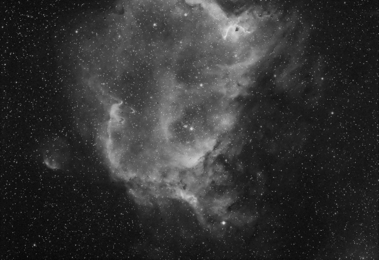 Dit is IC 1848 in Cassiopeia, door een H Alfa filter en 3 kwartier belicht door de FSQ 106mm F 5 op