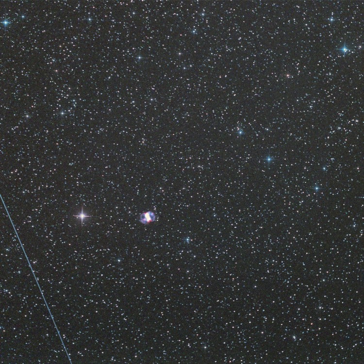 M 76 in Perseus wordt toch wel klein afgebeeld met F 2,8, wel aardig, maar daar zijn deze kijkers ni