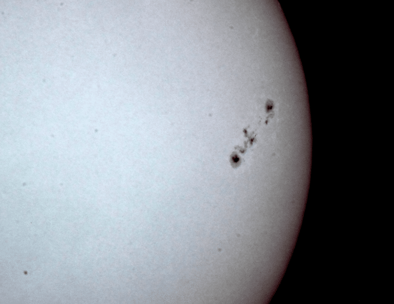 Ik zag op http://www.spaceweather.com dat er op het ogenblik op de Zon een mooie groep zonnevlekken