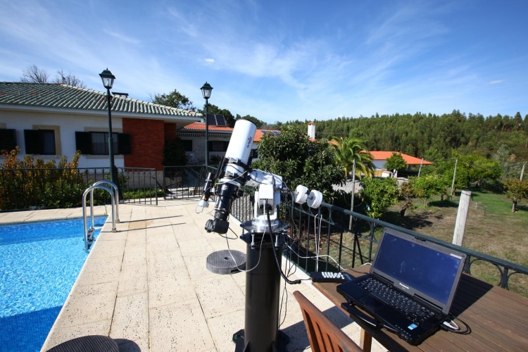 Op dit moment gebruik ik deze opstelling, een Skywatcher Esprit 100 triplet refractor met Canon 6D.