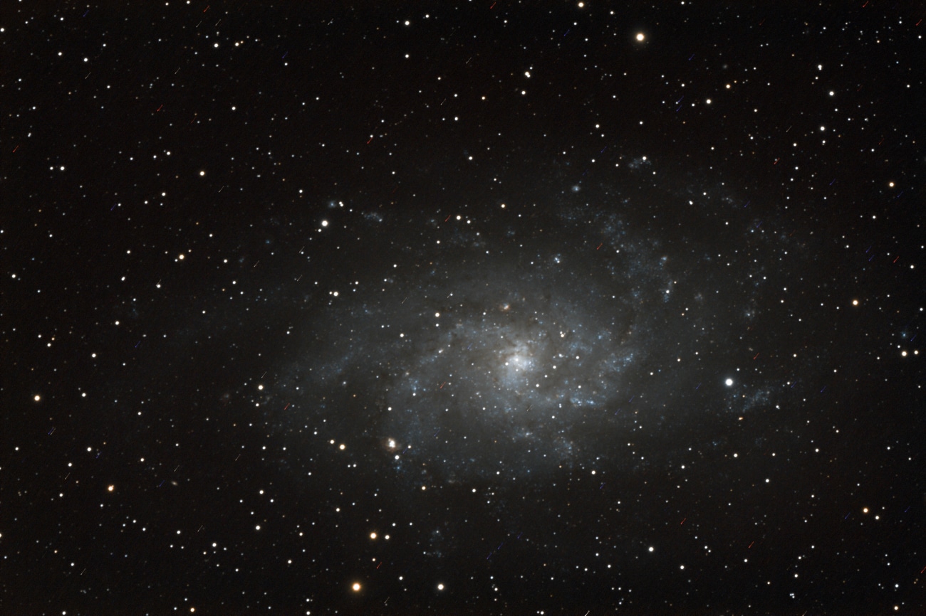 Pfff ..De eerste output van M33 met de workflow in PixInsight! Ik heb voor de volledigheid de bewerk