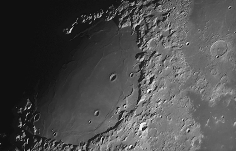 Het is weer Maantijd, dus met al die sluierbewolking geen DEEP SKY. Dan maar AVI opnamen maken van d