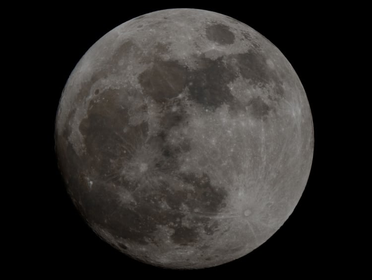 Een werk versie van de Volle Maan van gisteravond rond 23:00, geen filters gebruikt. Celestron Edge