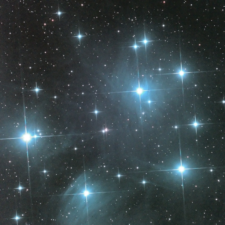 In nevelen gehuld M 45 en ook een half uur belicht als bij de vorige opname met dezelfde kijker en c