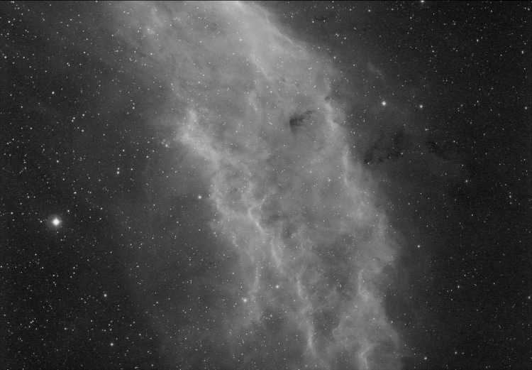 NGC 1499 opgenomen toen hij al wat hoger aan de hemel stond met de FSQ 106mm F 5 en de STT 8300 M en
