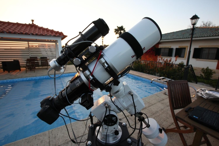 Dit is de nieuwe 60 mm/280mm guidescope bovenop de Esprit 100. Met deze configuratie is het gemakkel