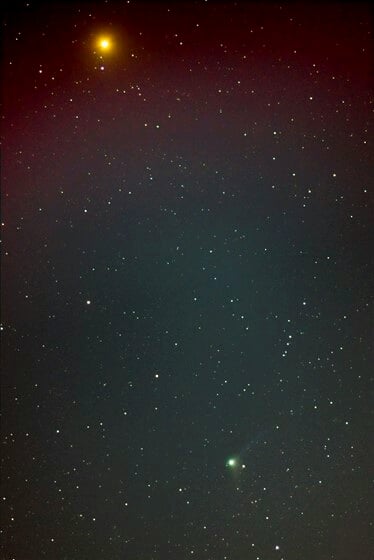 Komeet Catalina nadert Arcturus. Nikon D5300 + Sigma 105mm f2.8 ISO400 13x30sec. Beetje raar bewerkt