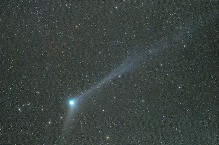 Mijn poging. Nikon D700 + 300mm f/4. ISO1600, 28×30 sec. Stack in DSS op de Komeet en sterren m
