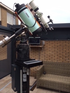 Hier is hij dan, de Mesu200 mount met daarop een RASA met CCD camera, een Takahashi refractor 102/81