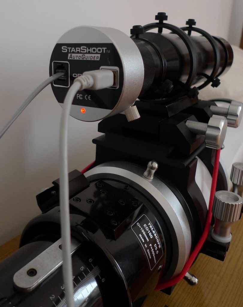 StarShoot Autoguider horizontaal op hoofdkijker.