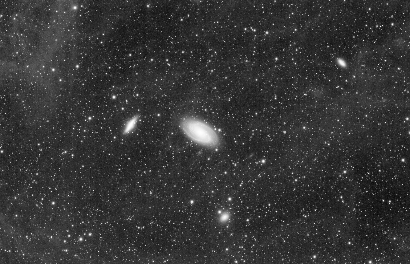 Als het mee zit kan ik vanavond weer een paar uur M81/M82 sprokkelen. Dit project is weer een hele u