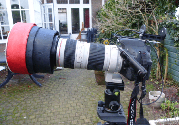 Voor mijn reis naar Faeroer vorig jaar heb ik een zonnezoeker op het sleetje van mijn camera gezet.